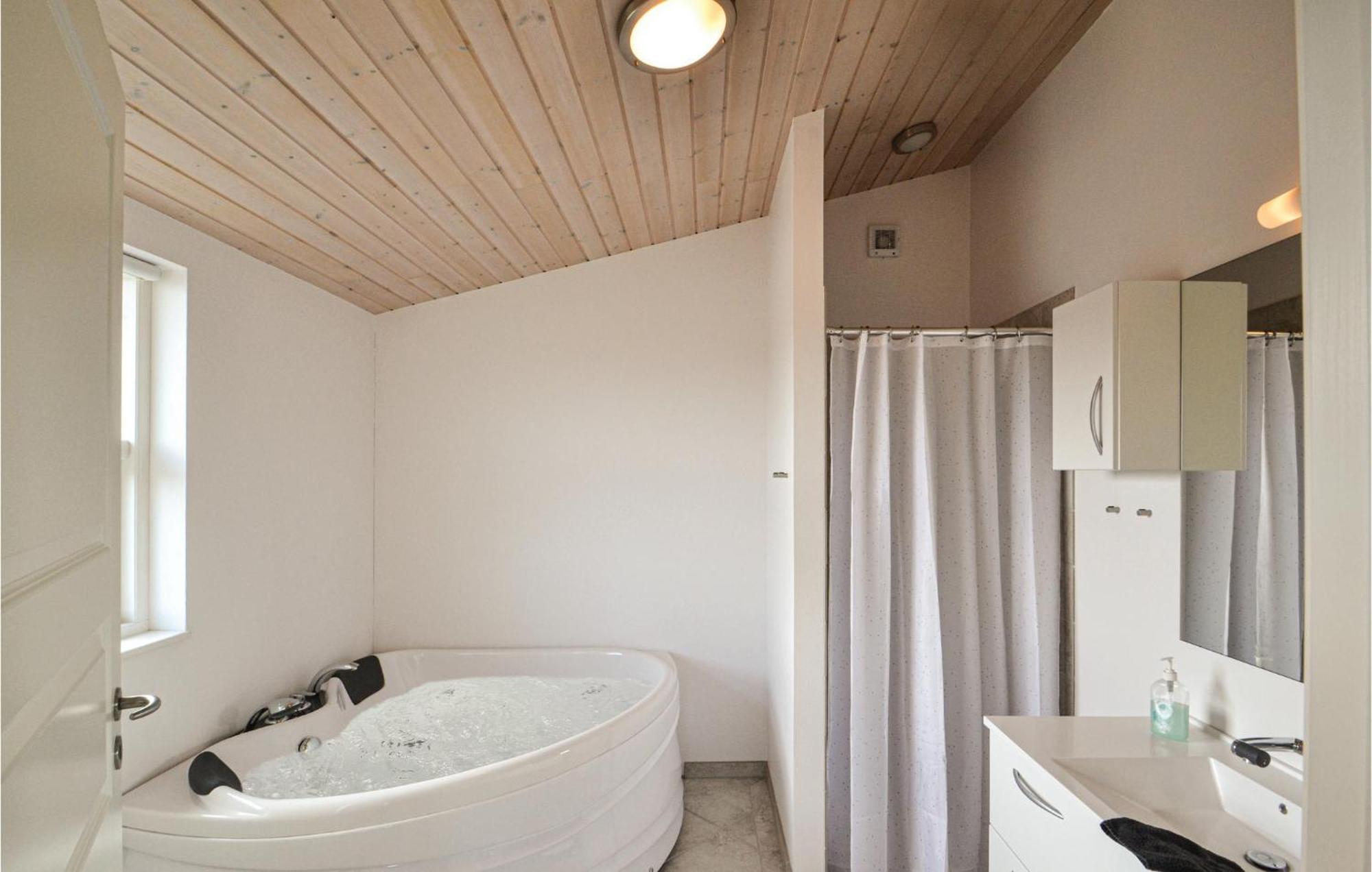 Amazing Home In Orsted With Kitchen ภายนอก รูปภาพ